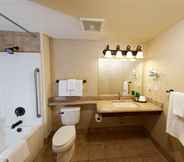 In-room Bathroom 7 Silver Sevens Hotel & Casino
