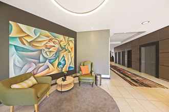 Lobby 4 Adina Apartment Hotel Sydney Surry Hills