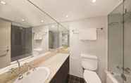 Toilet Kamar 4 Adina Apartment Hotel Sydney Surry Hills