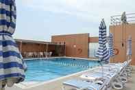 Swimming Pool Shreaton Al Khalidiya Hotel