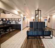 Lobi 3 SureStay Plus Hotel by Best Western Topeka Northwest