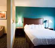 Bilik Tidur 4 SureStay Plus Hotel by Best Western Topeka Northwest