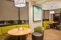 Bar, Cafe and Lounge Courtyard by Marriott Springfield Airport