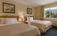 Bedroom 4 Days Inn & Conference Centre by Wyndham Penticton