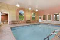 Swimming Pool Days Inn & Conference Centre by Wyndham Penticton
