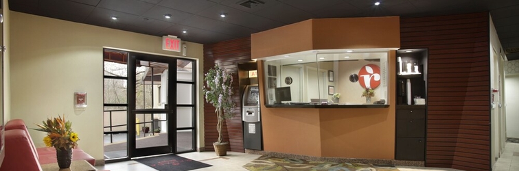 Lobby Ramada by Wyndham Bronx