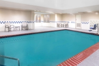 Kolam Renang La Quinta Inn & Suites by Wyndham Hopkinsville