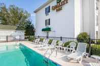 Swimming Pool Quality Inn Oak Ridge