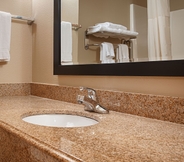 Toilet Kamar 4 Best Western Plus Lonoke Hotel