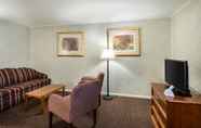 Common Space 6 Econo Lodge Inn & Suites