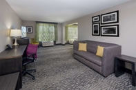 Common Space La Quinta Inn & Suites by Wyndham Kennesaw