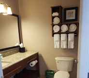 ห้องน้ำภายในห้อง 7 GrandStay Residential Suites Hotel - Saint Cloud