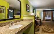 Phòng tắm bên trong 7 Best Western Rama Inn