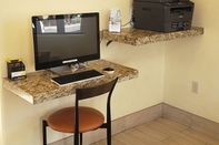 Functional Hall Days Inn & Suites by Wyndham Tucson/Marana