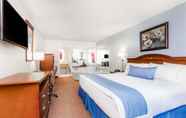 ห้องนอน 4 Days Inn by Wyndham Hampton