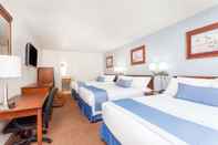 Bedroom Days Inn by Wyndham Hampton