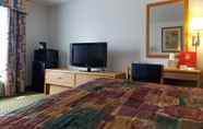 Bedroom 3 Norwood Inn & Suites - Roseville
