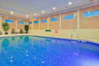 Swimming Pool Holiday Inn Express, an IHG Hotel
