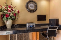 Functional Hall Quality Inn & Suites - Granbury