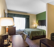 Bedroom 2 Quality Inn & Suites - Granbury