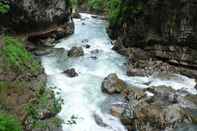 Kolam Renang AKZENT Hotel Alpenrose