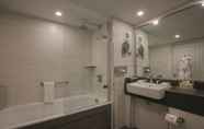 Toilet Kamar 5 L'Horizon Beach Hotel & Spa