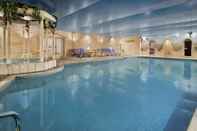 Swimming Pool Ramada Resort by Wyndham Cwrt Bleddyn Hotel & Spa