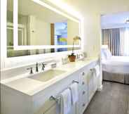 In-room Bathroom 6 Beach House Suites by the Don CeSar