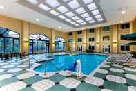 Kolam Renang La Quinta Inn & Suites by Wyndham Milwaukee Bayshore Area