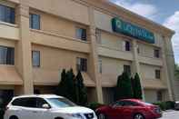 Exterior La Quinta Inn by Wyndham Cincinnati North