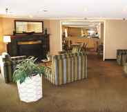 Lobby 2 La Quinta Inn by Wyndham Kansas City North