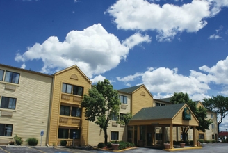 Exterior 4 La Quinta Inn by Wyndham Kansas City North