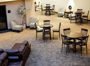 Lobby 4 Boarders Inn & Suites by Cobblestone Hotels – Grand Island