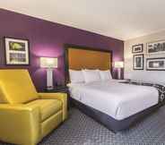 Bedroom 2 La Quinta Inn & Suites by Wyndham Cleveland - Airport North