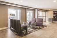 Common Space La Quinta Inn & Suites by Wyndham Cleveland - Airport North