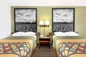 Bilik Tidur 4 Super 8 by Wyndham Norfolk