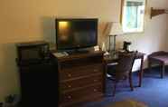 Bedroom 7 Super 8 by Wyndham Manchester Airport