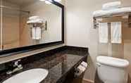 In-room Bathroom 2 Best Western Alderwood