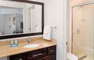 In-room Bathroom 4 HYATT house Mt. Laurel