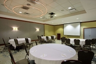 Functional Hall DoubleTree by Hilton Hotel Newark Ohio