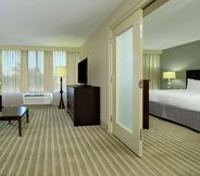 Bedroom 5 DoubleTree by Hilton Hotel Newark Ohio