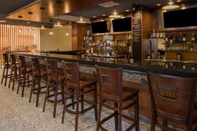 Bar, Cafe and Lounge DoubleTree by Hilton Hotel Newark Ohio