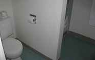 Toilet Kamar 5 Motel 6 Salem, OR - Expo Center