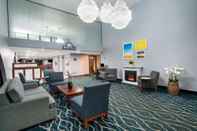 Lobby Days Inn by Wyndham Scranton PA