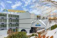 Exterior Days Inn by Wyndham Scranton PA