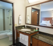 In-room Bathroom 6 Hyatt Place Minneapolis/Eden Prairie