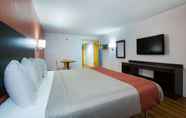 Bedroom 5 Motel 6 Suwanee, GA - Gwinnett Center