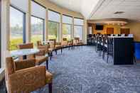 Bar, Cafe and Lounge Best Western Plus Portage Hotel & Suites