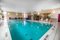 Swimming Pool Quality Inn & Suites