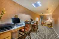 Functional Hall Econo Lodge Inn & Suites Triadelphia - Wheeling